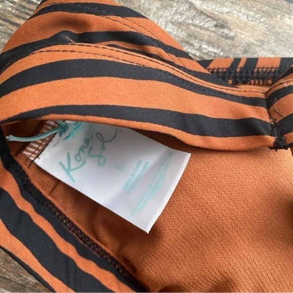 NWT Cross Back Triangle Bikini Top - Picture 4 of 7